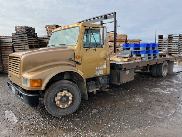 1990 INTERNATIONAL FLATBED TRUCK - Image 3