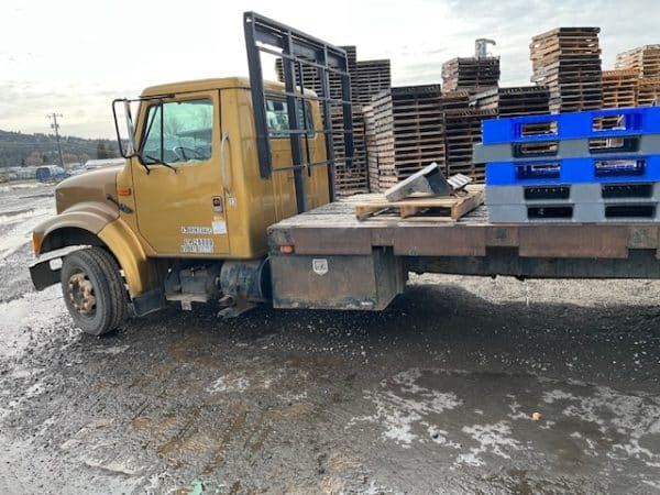 1990 INTERNATIONAL FLATBED TRUCK - Image 4
