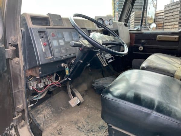 1990 INTERNATIONAL FLATBED TRUCK - Image 8