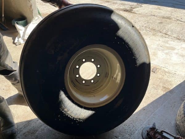 4 FLOTATION TIRES & WHEELS - Image 4