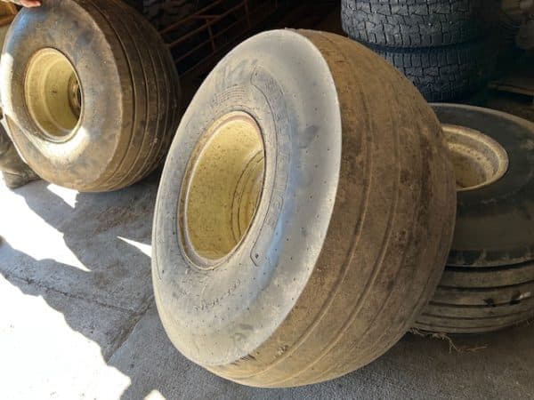 4 FLOTATION TIRES & WHEELS - Image 7