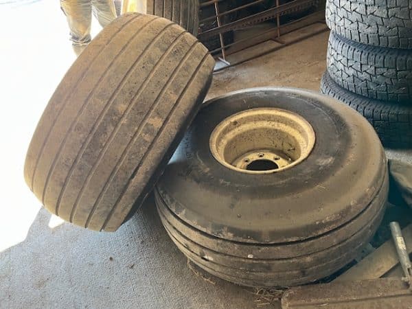 4 FLOTATION TIRES & WHEELS - Image 8