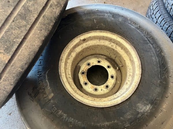 4 FLOTATION TIRES & WHEELS - Image 9