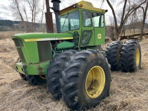 JOHN DEERE  7520 TRACTOR