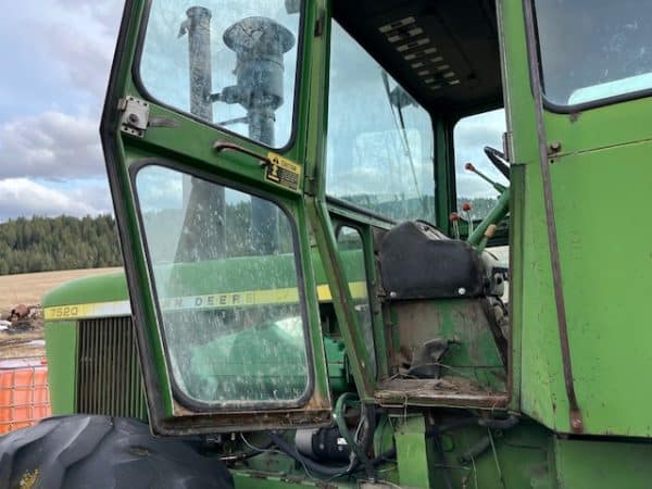 JOHN DEERE  7520 TRACTOR - Image 11