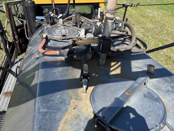 1989 IH 4800 SPRAY TRUCK - Image 11