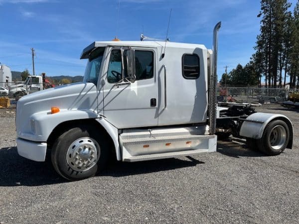FREIGHTLINER FL 70 W/SLEEPER