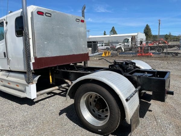 FREIGHTLINER FL 70 W/SLEEPER - Image 3