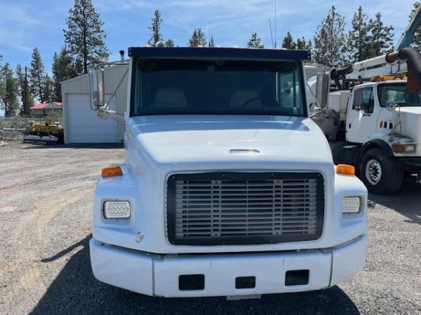 FREIGHTLINER FL 70 W/SLEEPER - Image 7