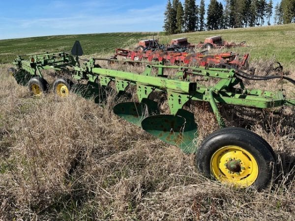 JOHN DEERE A3100  10 BOTTOM PLOW