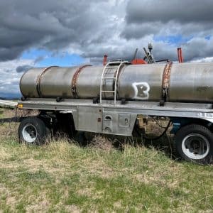 STAINLESS STEEL TANK ON TRAILER
