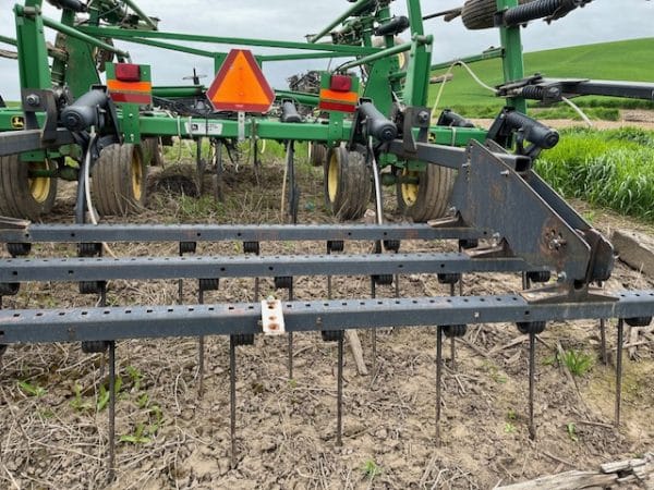 JOHN DEERE 2400 CHISEL PLOW - Image 5