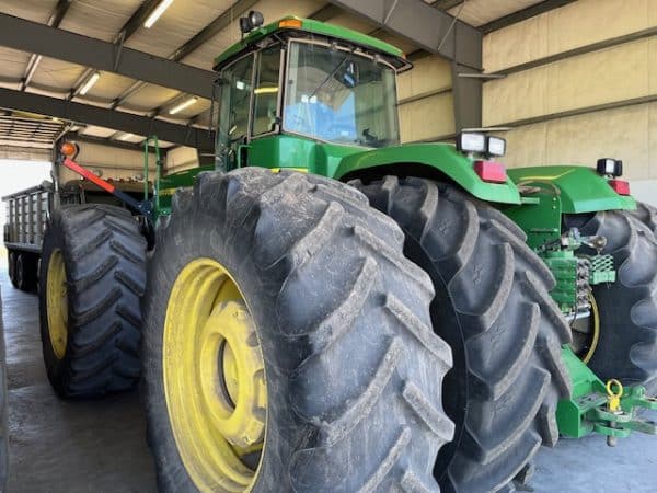 JOHN DEERE 9400 TRACTOR - Image 16