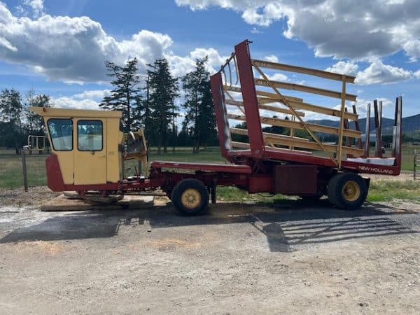 NEW HOLLAND 1078 BALE WAGON