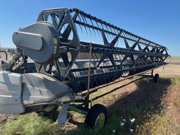 2011 GLEANER R76 COMBINE W/HEADER & CART - Image 16