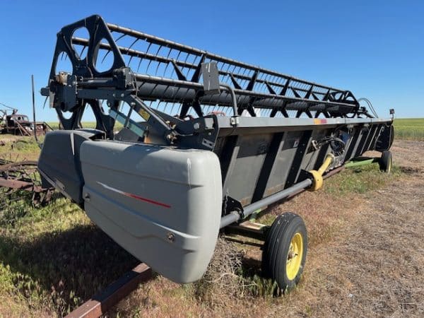 2011 GLEANER R76 COMBINE W/HEADER & CART - Image 14