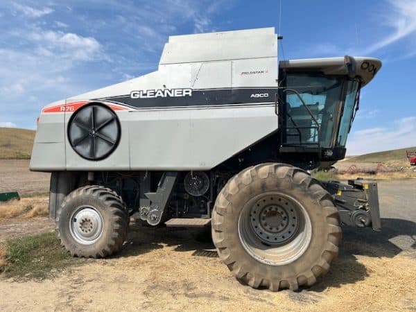 2011 GLEANER R76 COMBINE W/HEADER & CART