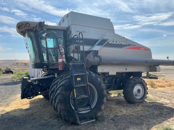 2011 GLEANER R76 COMBINE W/HEADER & CART - Image 21