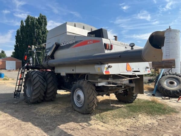 2011 GLEANER R76 COMBINE W/HEADER & CART - Image 22