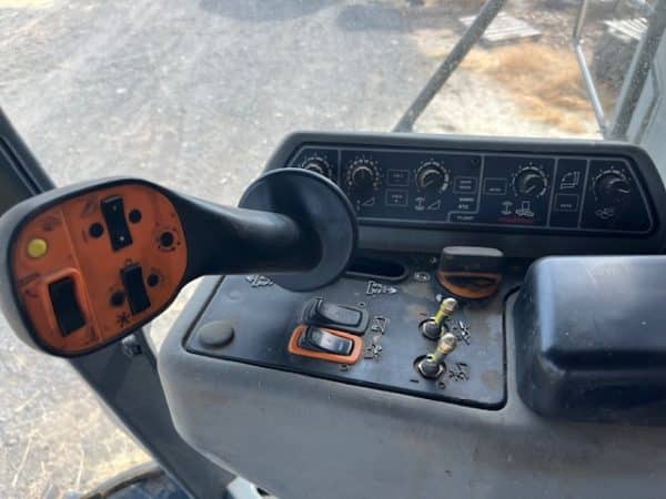 2011 GLEANER R76 COMBINE W/HEADER & CART - Image 12