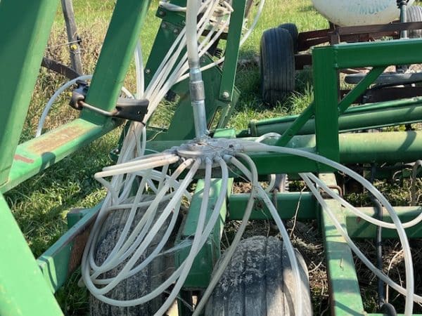JOHN DEERE ANHYDROUS APPLICATOR/CULT. + TANK - Image 14
