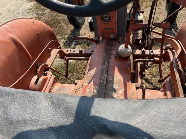 ALLIS CHALMERS C TRACTOR + SICKLE MOWER - Image 5