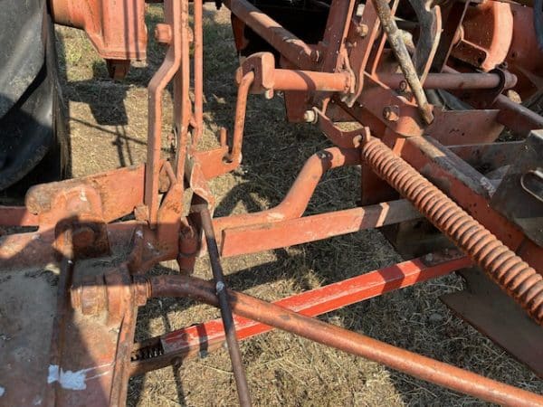 ALLIS CHALMERS C TRACTOR + SICKLE MOWER - Image 10