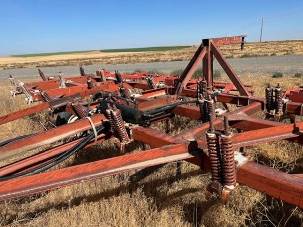 INTERNATIONAL 24' MODEL 55 CHISEL PLOW - Image 5