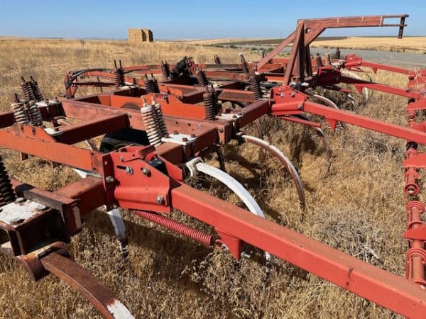 INTERNATIONAL 24' MODEL 55 CHISEL PLOW - Image 8