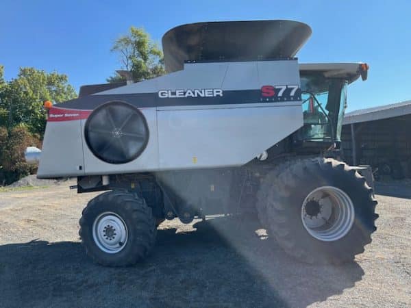 GLEANER S77 COMBINE TRITURA W/HEADER - Image 19