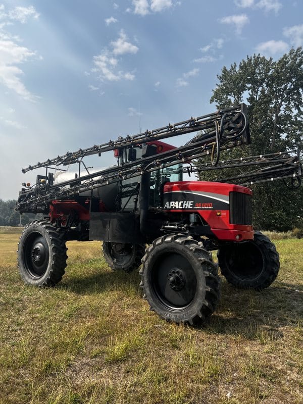 2008 APACHE AS 1210 SPRAYER W/ JD RATE CONTROLLERS