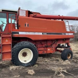 INTERNATIONAL 1480 COMBINE + 1010 HEADER 25'