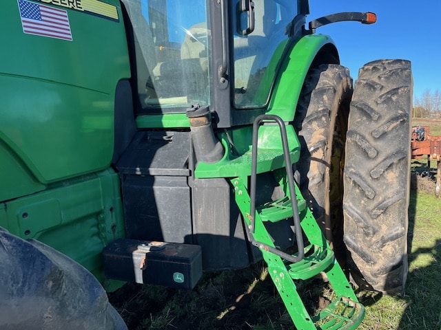2010 JOHN DEERE 8225R - Image 2