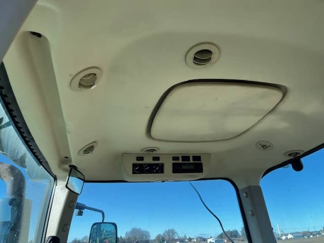 2010 JOHN DEERE 8225R - Image 9