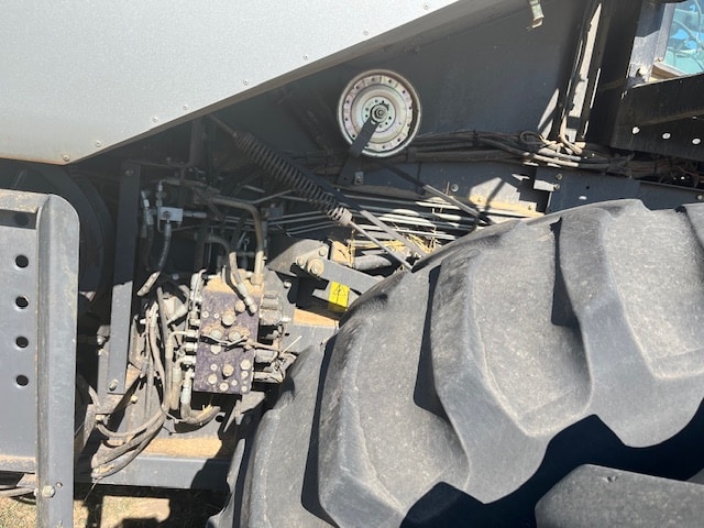 2010 GLEANER R76 COMBINE W/HEADER - Image 9