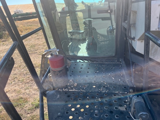 2010 GLEANER R76 COMBINE W/HEADER - Image 11