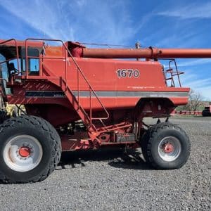 1989 CASE IH 1670 + HEADER