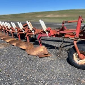 INTERNATIONAL 800 PLOW 9 BOTTOM