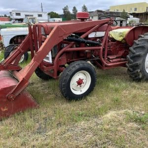 INTERNATIONAL 240 TRACTOR W/BUCKET
